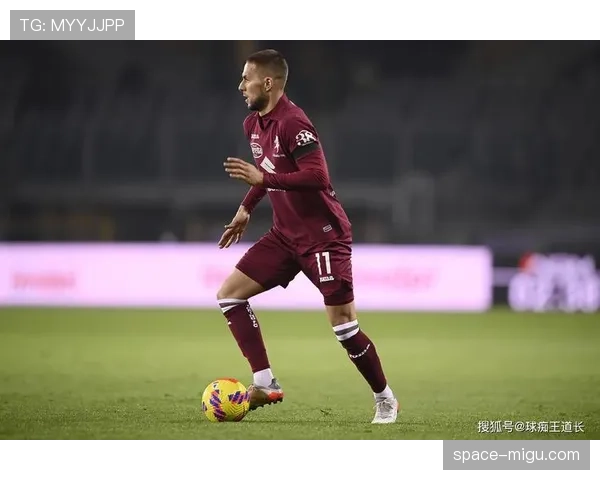 蒙彼利埃主场因球迷投掷烟火进场暂停15分钟